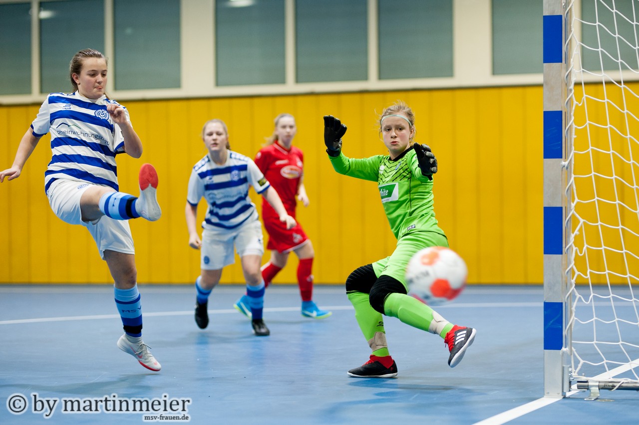 Starker Endspurt - Mit einem guten, zweiten, Turniertag sicherten sich die U15 Mädchen des MSV noch Platz 7 bei den Westdeutschen Futsal-Meisterschaften