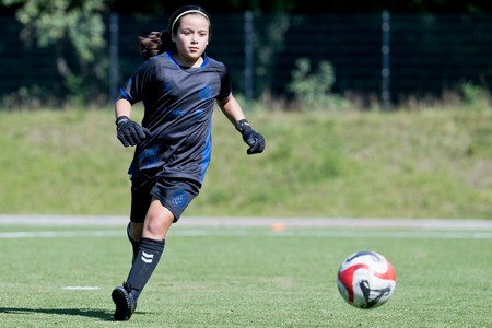 Mit 11 Jahren zwischen den Pfosten - Esilya lieferte in ihrer U15 Premiere eine gute Partie ab