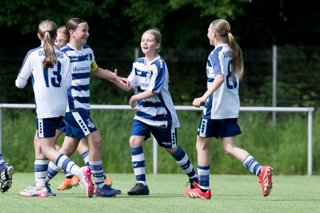 Celebrate youth! Die Mini-Zebras freuen sich