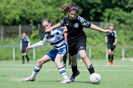 Mia in voller Aktion