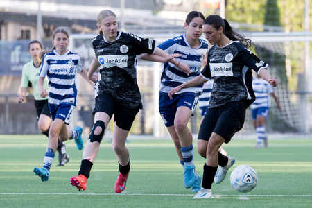 Amara rackerte unermüdlich