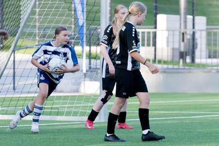 Geht da noch was? U13-Akteurin Mia holt das Leder aus dem Netz