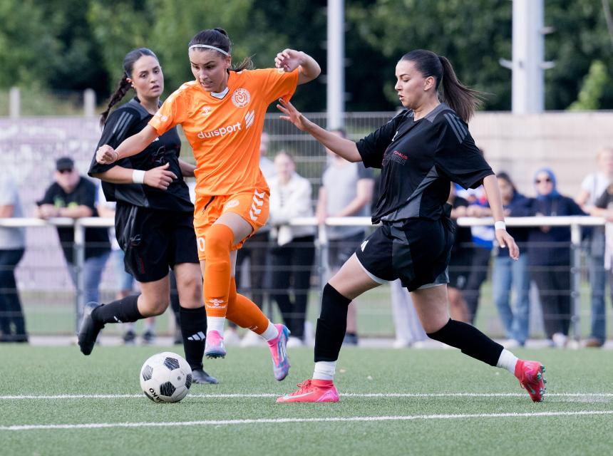 Sophie Schneider(MSV) setzt sich gegen Didem Kocabasoglou(SVR) durch